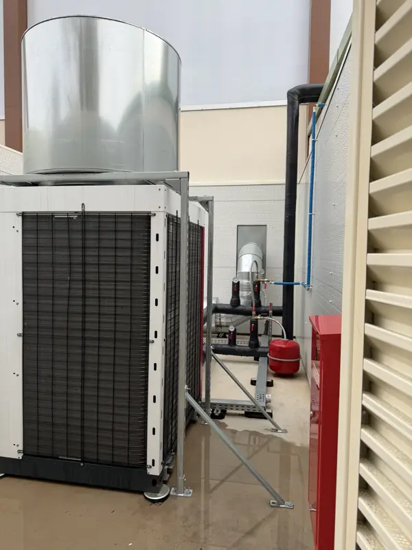 Pompe à chaleur et réseaux en extérieur